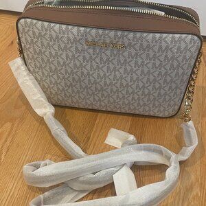 NEW: MICHAEL KORS Jet Set Large Printed Logo Crossbody Bag - VANILLA